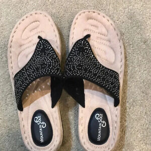 Women's Black Thong Sandals with Sparkling Rhinestone Design